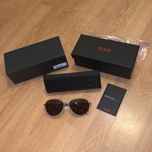 Tumi Newport Polarized Sunglasses Zeiss Lenses - Picture 2 of 10